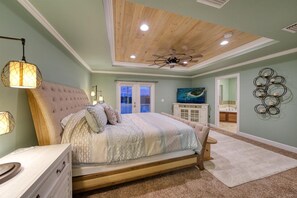 4 bedrooms, desk, iron/ironing board, travel crib