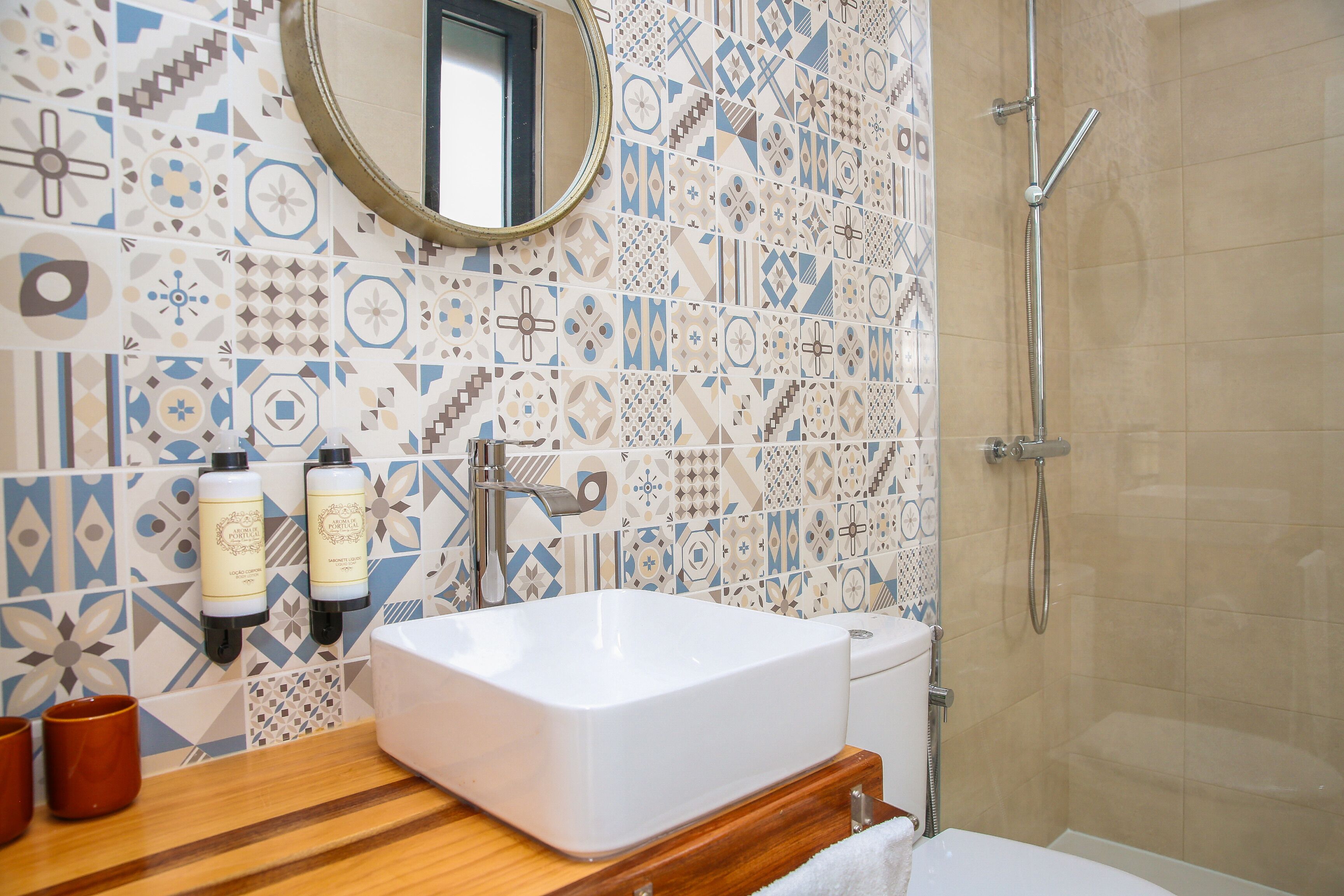 Sèche-cheveux, savon, shampoing