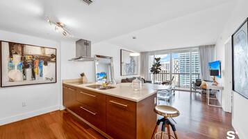 Basic Apartment, 1 King Bed with Sofa bed | Private kitchen