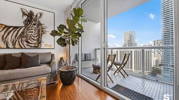 Appartement de base, 1 très grand lit et 1 canapé-lit | Aire de séjour