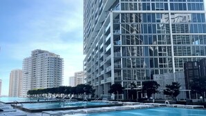 Outdoor pool - Private Residence at Brickell City Center (Miami)