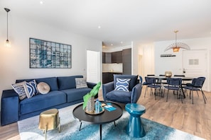 TV - INDULGE IN FRENCH SOPHISTICATION IN NOTRE DAME , WHERE LUXURY MEETS HISTORY (Paris)