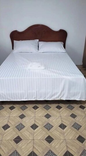 4 bedrooms, WiFi, bed sheets