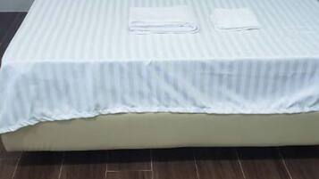 4 bedrooms, WiFi, bed sheets