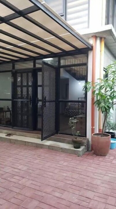 Asher and 3 Marias - Transient House