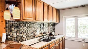 冰箱、微波炉、烤箱、炉灶