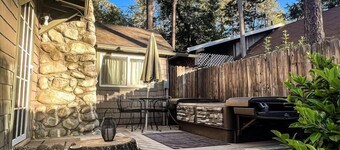 The Nest: Serene Sanctuary w Hot Tub, Fireplace, Grill, Hammock, Outdoor Fire Fe