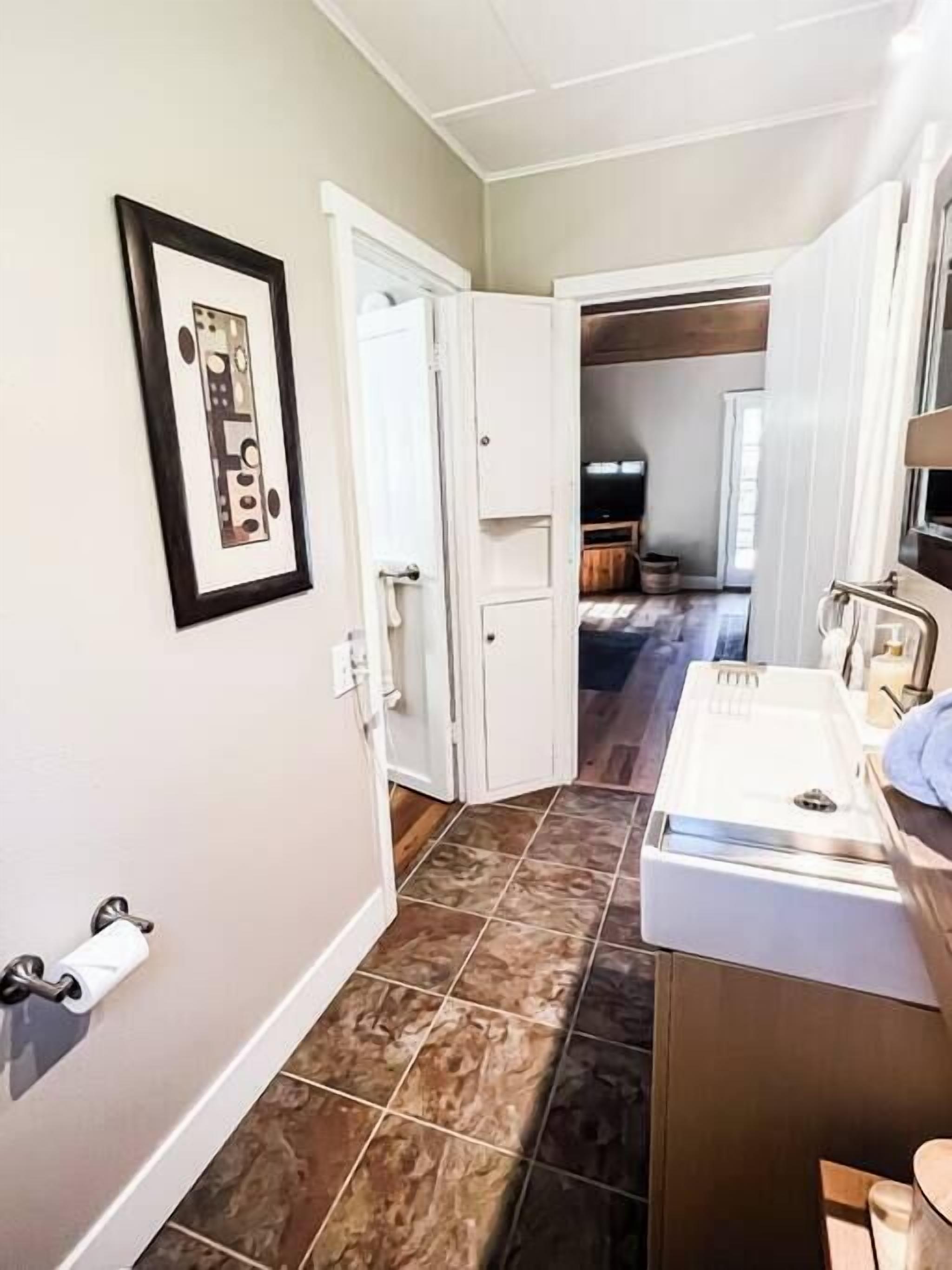 淋浴设施、吹风机