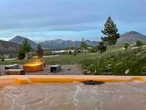 Outdoor spa tub - Crawford’s Mountain View Getaway
 (Crawford)