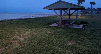 COASTAL CORAL -A few steps to the Beach, Pier, Park & close to all Boat Ramps.