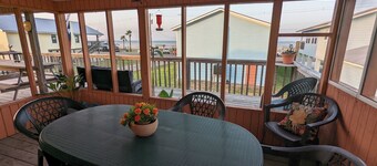 COASTAL CORAL -A few steps to the Beach, Pier, Park & close to all Boat Ramps. 