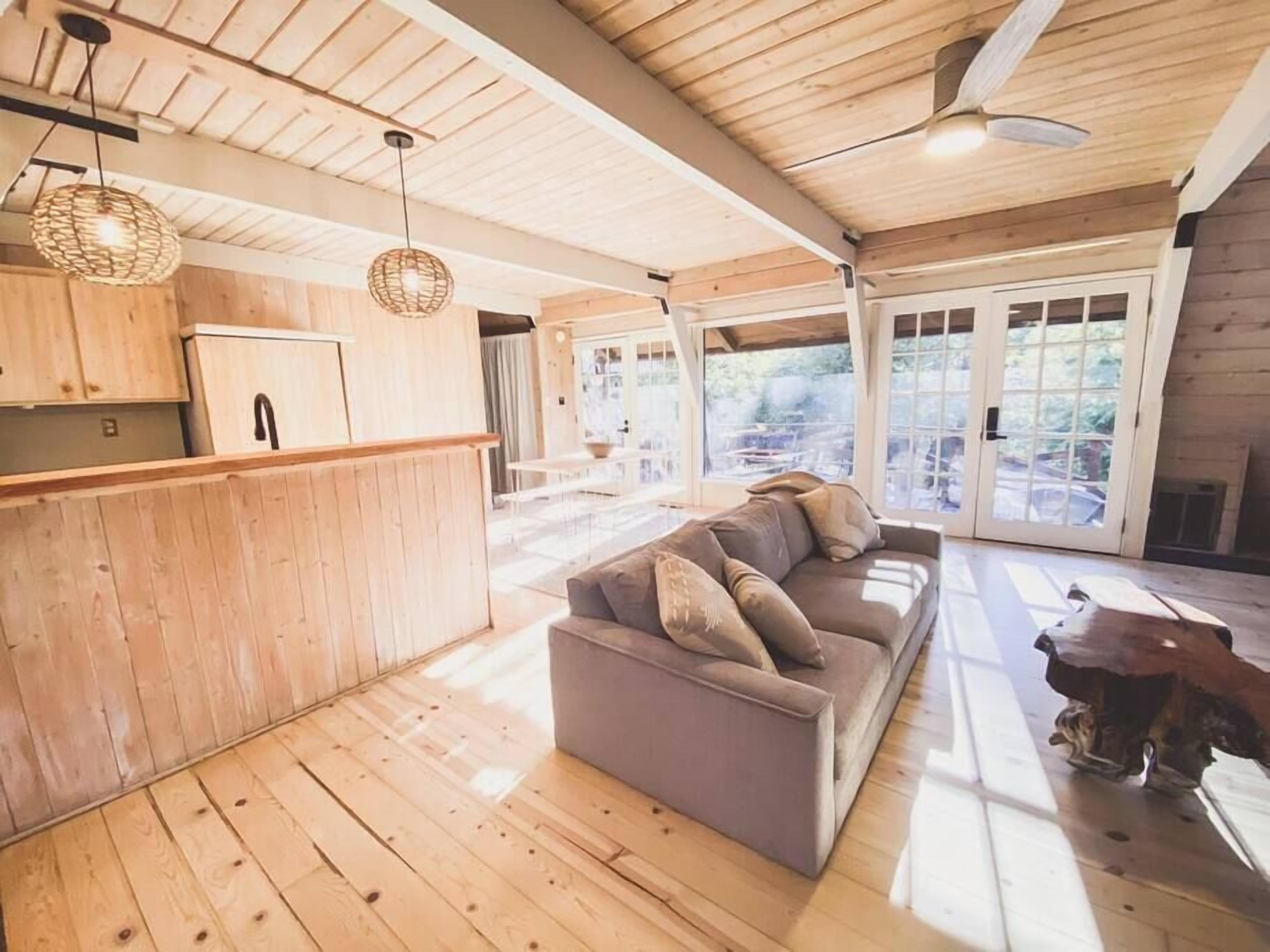 Fernseher, Kamin, Arbeitsbereiche