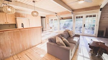 TV, fireplace, offices