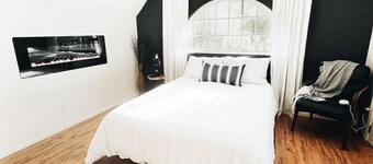 Wildland Loft: Serene Mountain Retreat w Fireplace, AC, Fire Pit, Hammock, Outdo