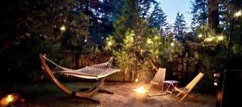 Wildland Loft: Serene Mountain Retreat w Fireplace, AC, Fire Pit, Hammock, Outdo