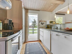 Fridge, microwave, dishwasher, cookware/dishes/utensils - "Jenny" - 140m from the sea by Interhome (Martofte)