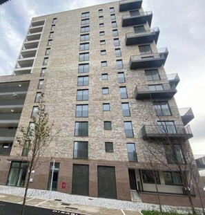 Exterior - Luxury 3 bedroom Apartment In Barking Town Centre (Barking)