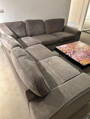 Interior - Luxury 3 bedroom Apartment In Barking Town Centre (Barking)