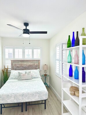 2 bedrooms, iron/ironing board, WiFi, bed sheets - Your Coastal Paradise in the heart of the Florida keys near beach & restaurants  (Marathon)