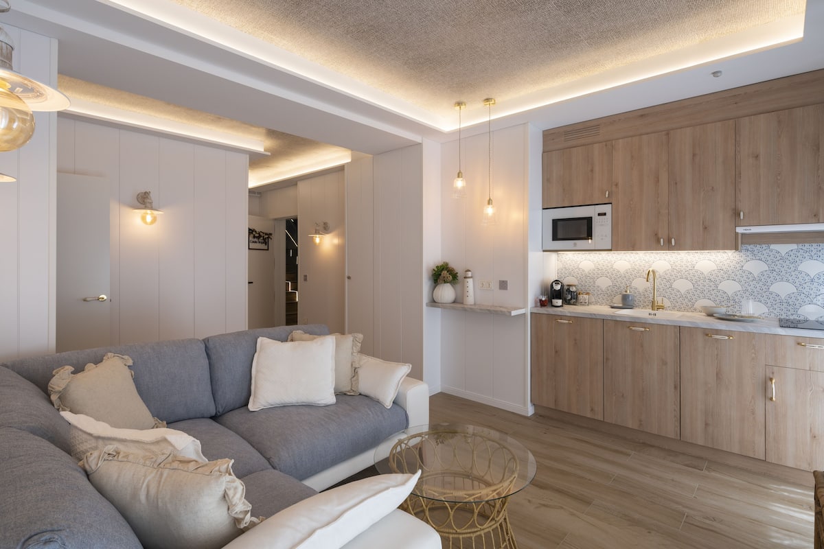 Luxury Apartment, Patio (Costa Tropical) | Living area | Smart TV