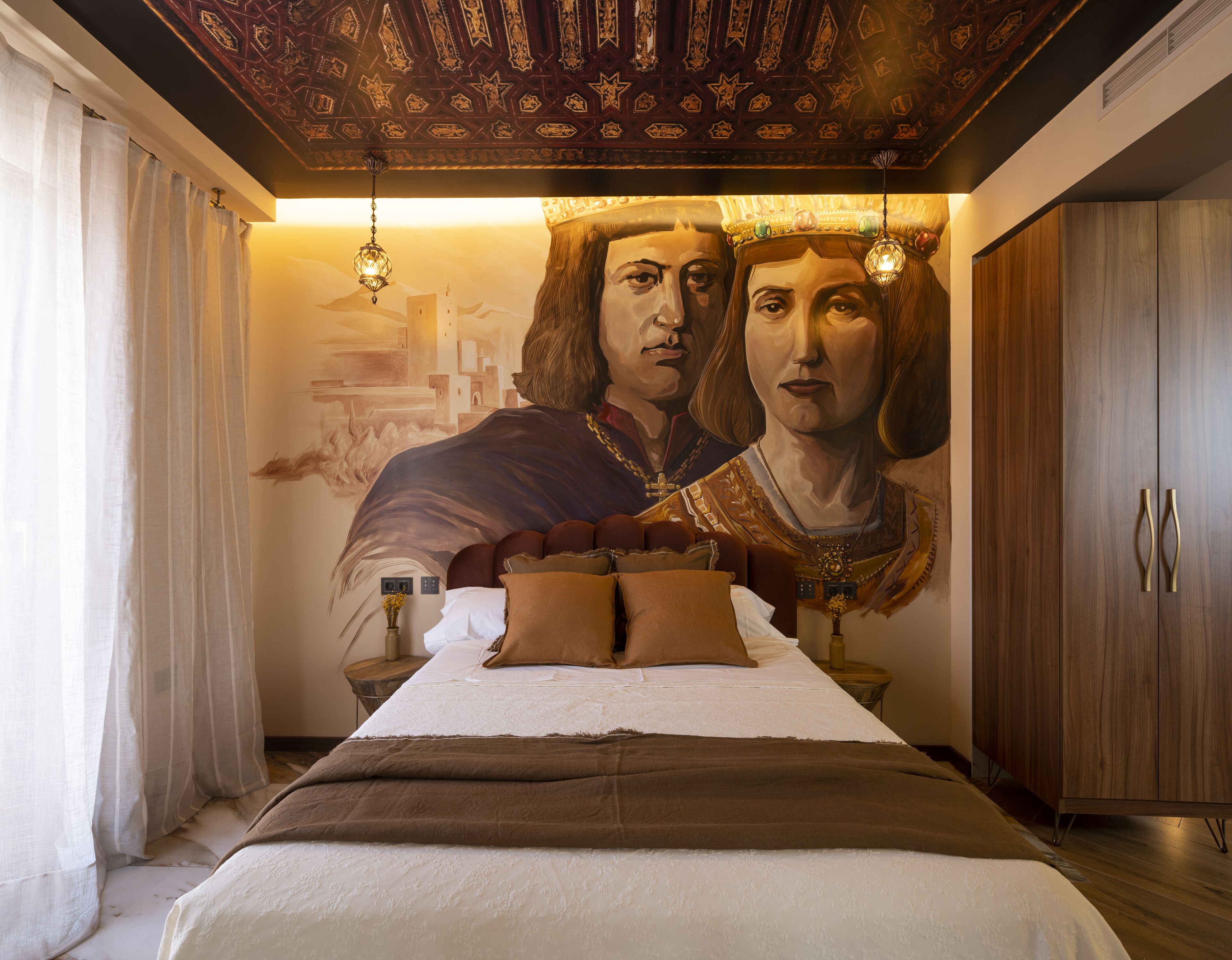 Un dormitorio con una cama grande, un armario de madera y un mural en la pared.