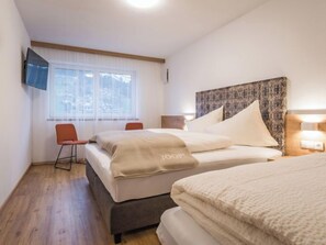 3 chambres, bureau, accès Internet