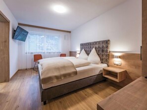 3 Schlafzimmer, Schreibtisch, Internetzugang