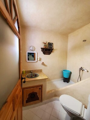 Asciugacapelli, asciugamani, sapone, shampoo