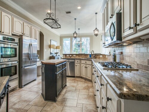 Gorgeous 3BR Rockwall Corporate Level Home