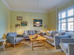 TV, fireplace, DVD player