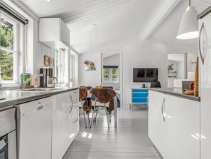 Fridge, microwave, dishwasher, cookware/dishes/utensils