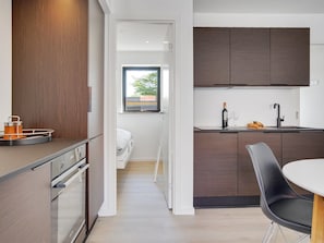Fridge, dishwasher, cookware/dishes/utensils