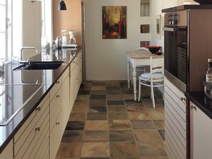 Fridge, dishwasher, cookware/dishes/utensils