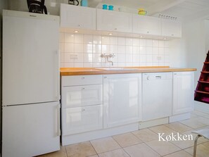 Fridge, oven, dishwasher, highchair