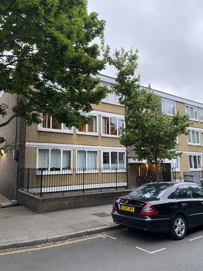 Exterior - Spacious London Home, Close to Canary Wharf and Public Transport (London)