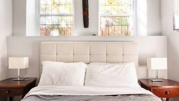 2 camere, una scrivania, ferro/asse da stiro, culla da viaggio