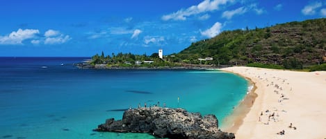 Una spiaggia nelle vicinanze