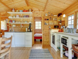 Kjøleskap, mikrobølgeovn, ovn og oppvaskmaskin