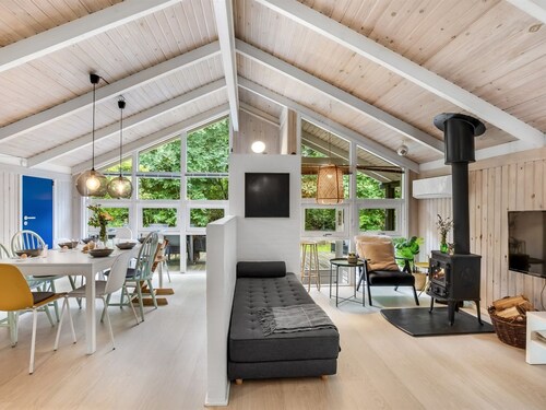 "Lovis" - 600m from the sea by Interhome