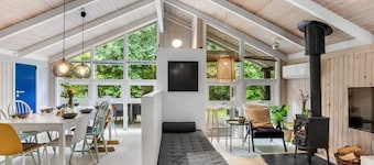 "Lovis" - 600m from the sea by Interhome