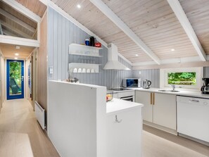 Refrigerador, microondas, horno y lavavajillas 