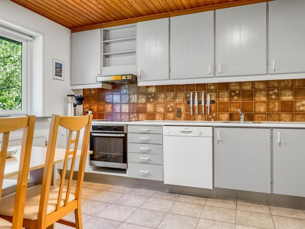 Køleskab, mikrobølgeovn, ovn, opvaskemaskine