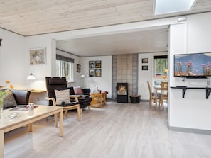 TV, fireplace, DVD player