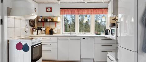 Frigorifero, lavastoviglie, pentole/stoviglie/utensili