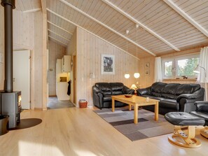 Fernseher, Kamin, DVD-Player