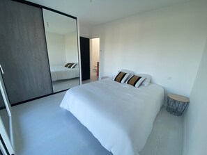 3 makuuhuonetta, vauvan matkasänky, Wi-Fi, vuodevaatteet