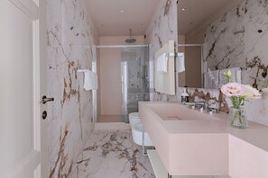 Bathtub, hair dryer, bidet, towels