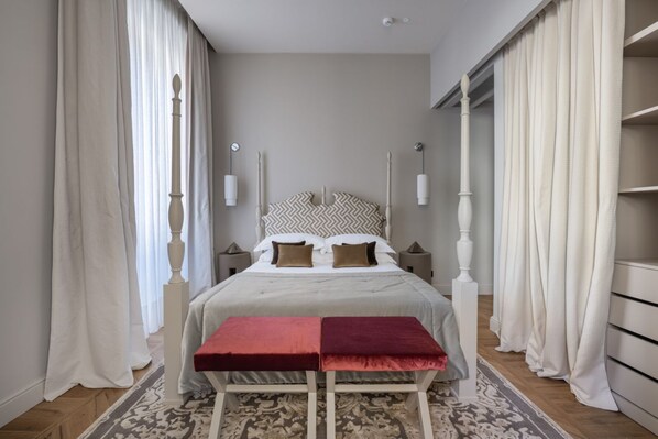 2 bedrooms, iron/ironing board, travel crib, WiFi