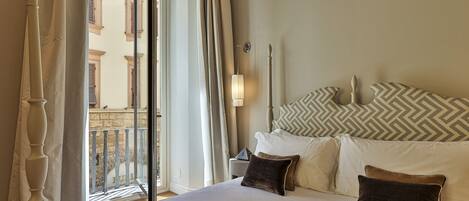 2 bedrooms, iron/ironing board, travel cot, WiFi