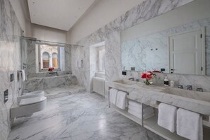 Bathtub, hair dryer, bidet, towels